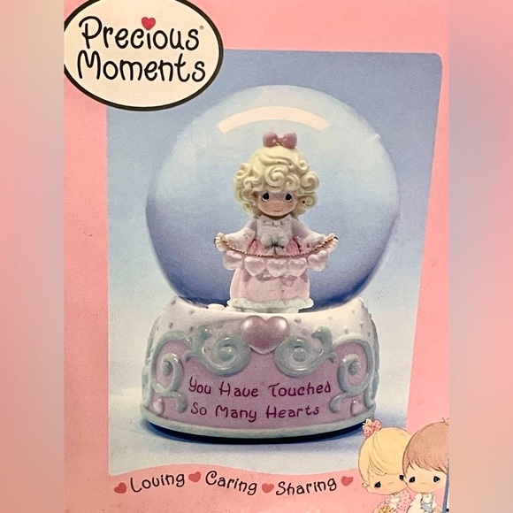 In Box Precious Moments Musical Waterball Globe’You Have Touched So Many Hearts’ - Picture 1 of 9